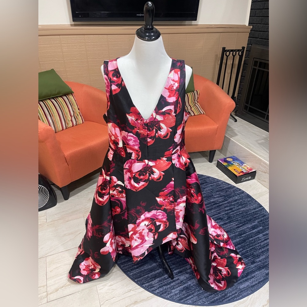 Lovely floral dress!